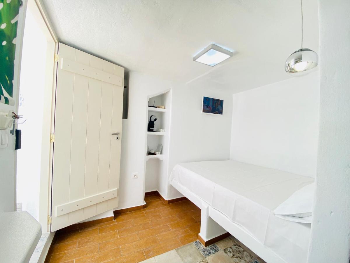 La Cueva Milos Adamantas  ภายนอก รูปภาพ